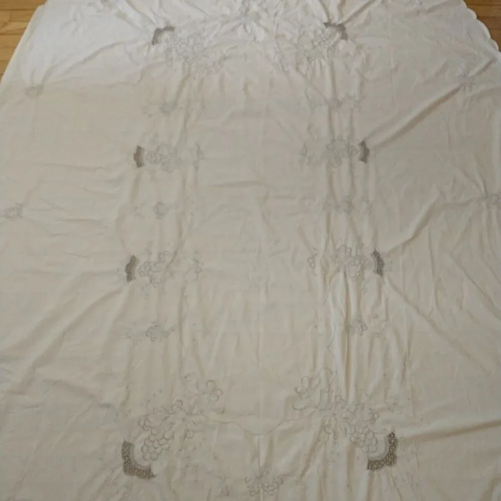 Large Tablecloth Embroidered Floral Cream Scalloped Trim Lightweight Oval Neutra